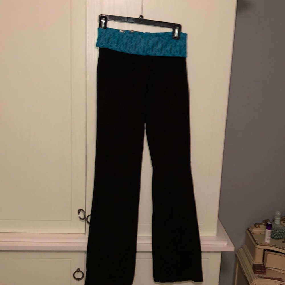 VS PINK yoga pants with lace and sequin